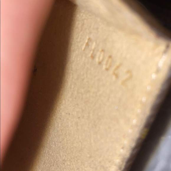 LOUIS VUITTON POUCHETTE - Picture 7 of 10